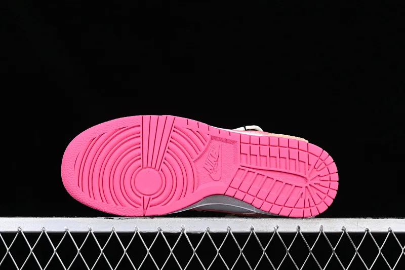 All Categories Nk SB Dunk Series Nk SB Dunk Low Low-top sneakers Nk Dunk Low Panda Prank Summer Theme Zhuyan Noodles Old Retro SB Strap Low-top Casual Shoes DZ5196-600